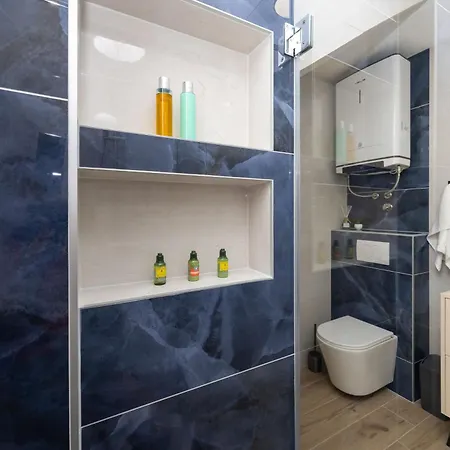 Skojo B Vila Kaštela