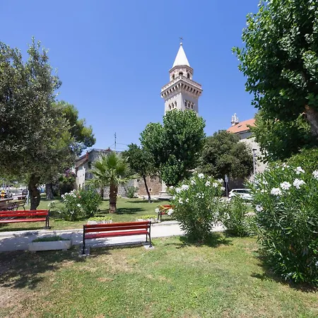 Skojo B Vila Kaštela
